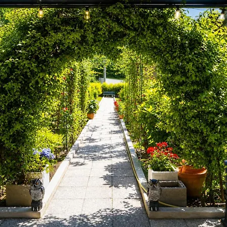 Jasmine Park Bed & Breakfast